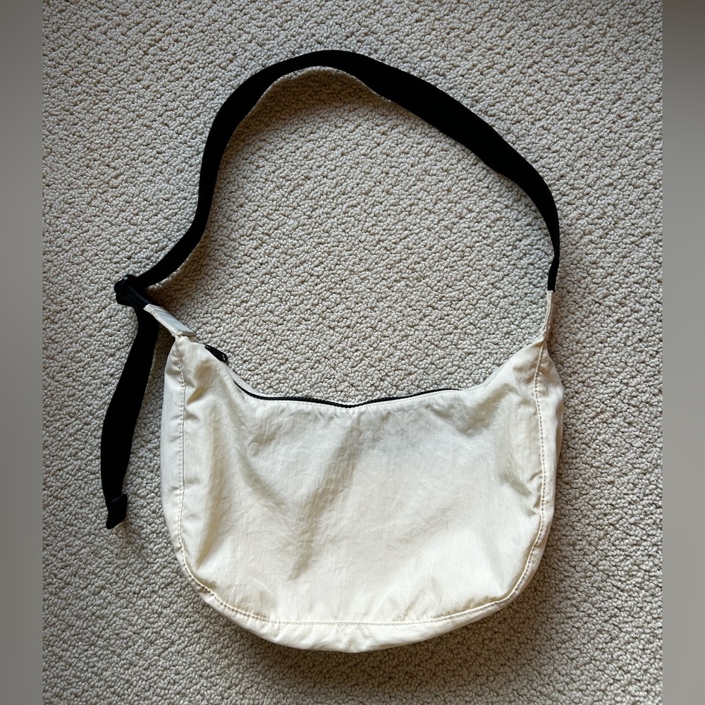 BAGGU Medium Nylon Crescent Bag